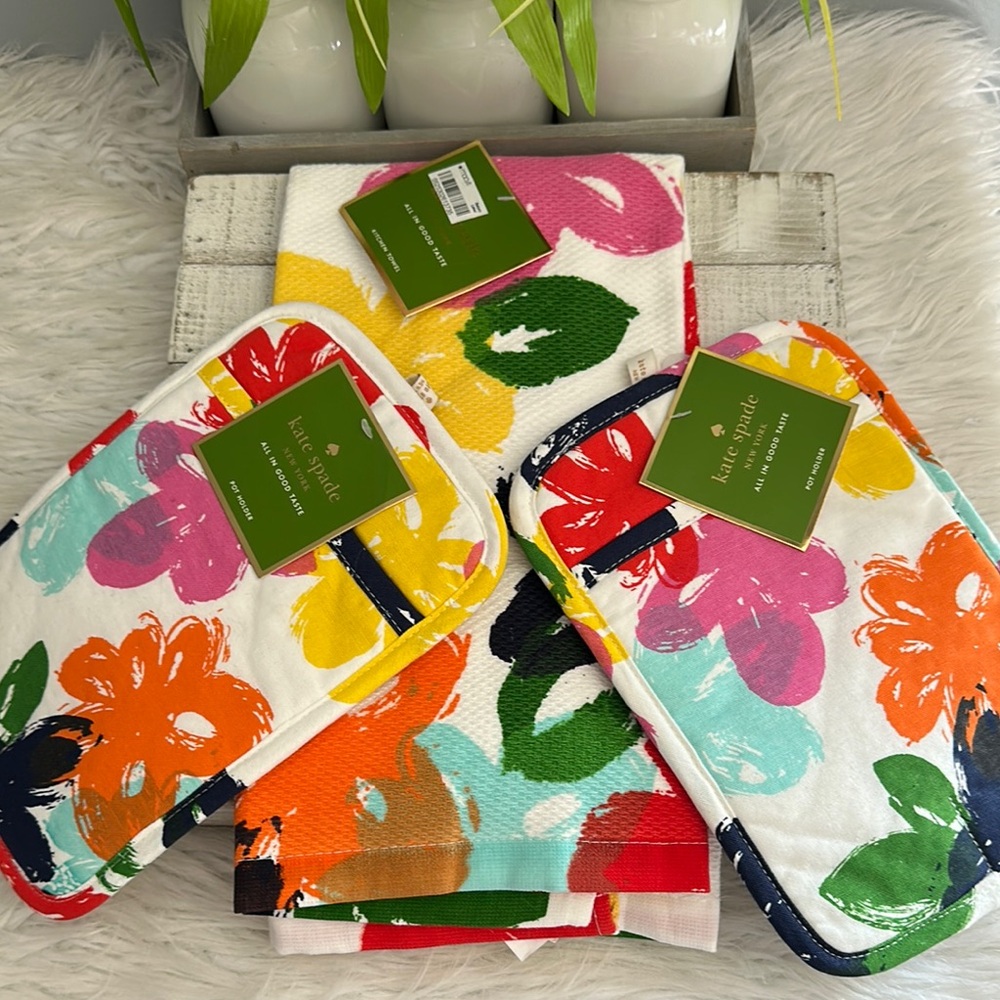 Nwt Kate spade all in good taste pot holders and towel set